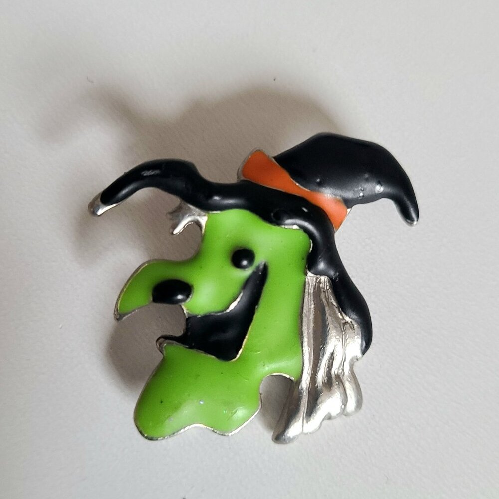 Vintage Witch Halloween Brooch Pin. Halloween theme collection.